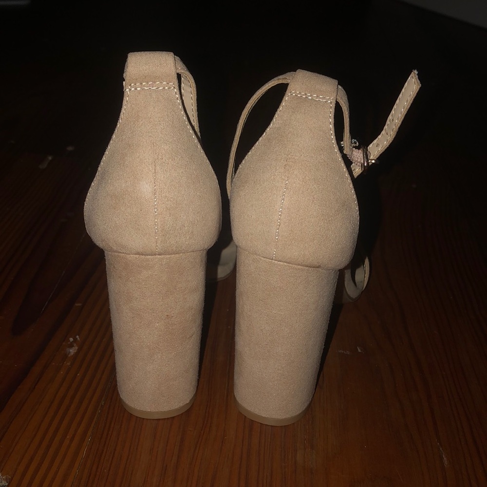High Heels - Picture 2 of 3